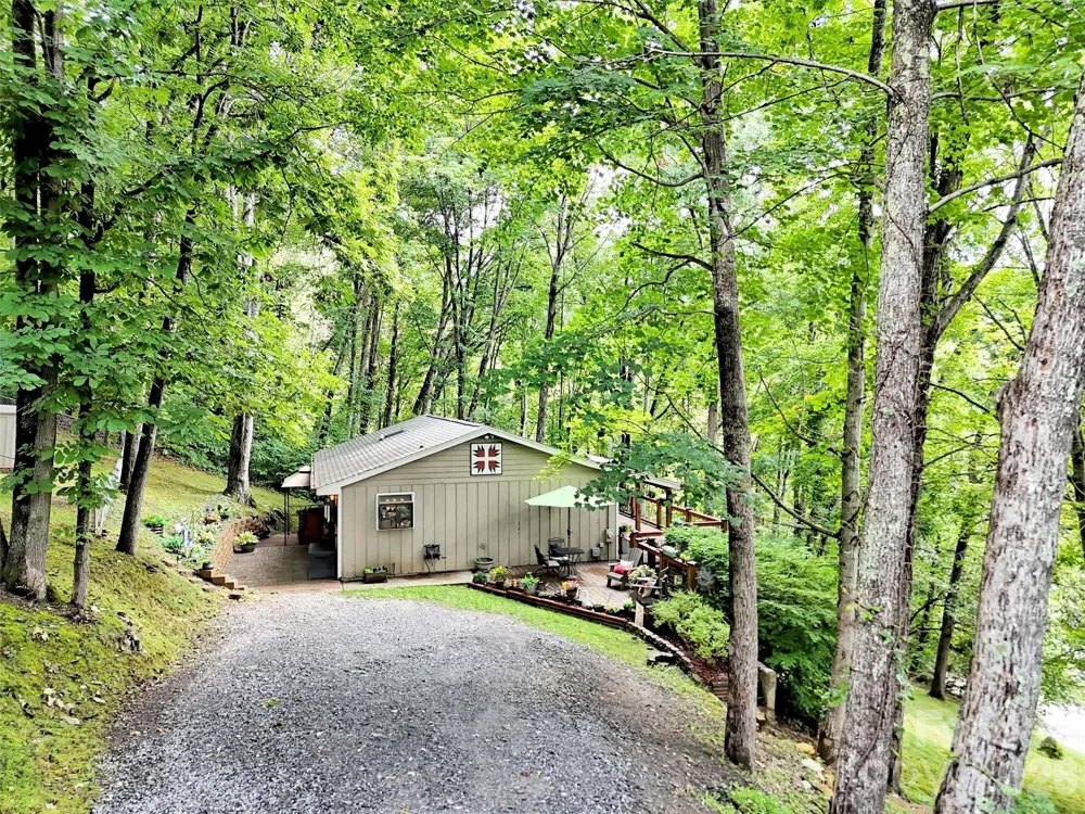 346 Wendy Way Clyde, NC 28721