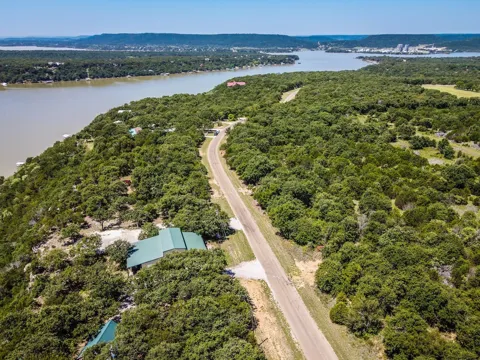 3227 Lakeview Drive