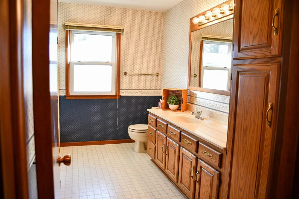 1206 S Shore Drive Worthington, MN 56187