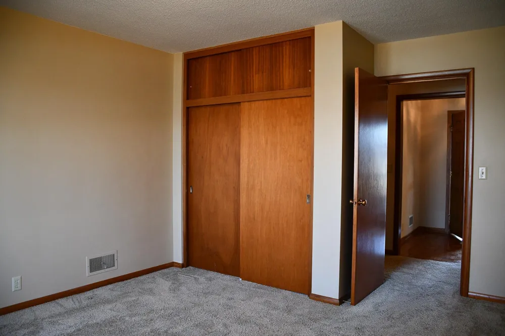 1206 S Shore Drive Worthington, MN 56187