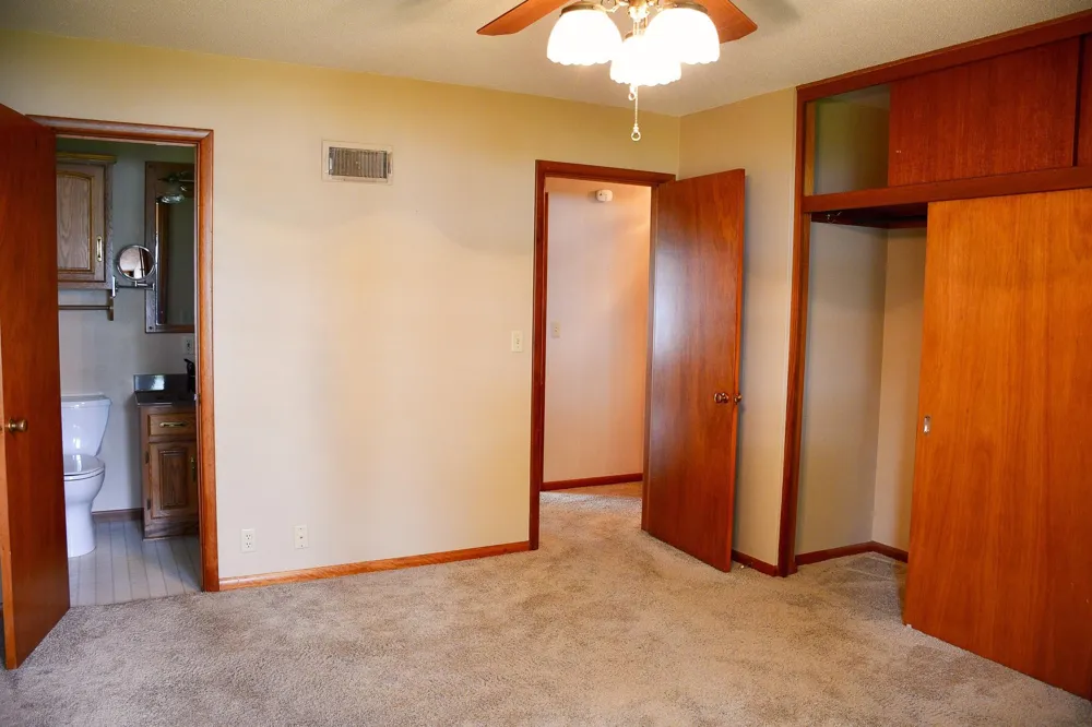 1206 S Shore Drive Worthington, MN 56187
