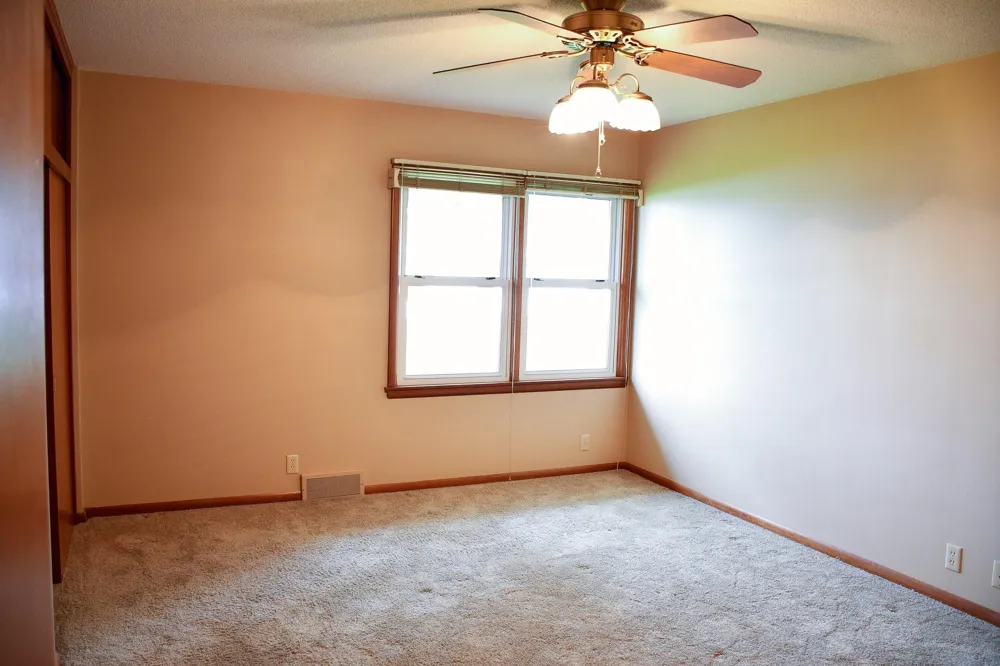 1206 S Shore Drive Worthington, MN 56187