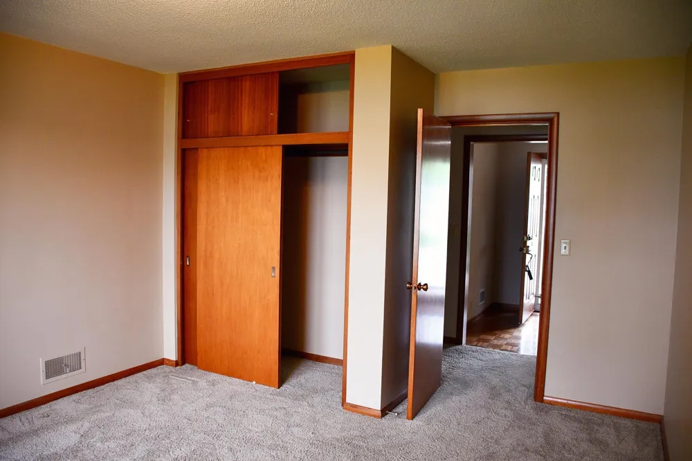1206 S Shore Drive Worthington, MN 56187