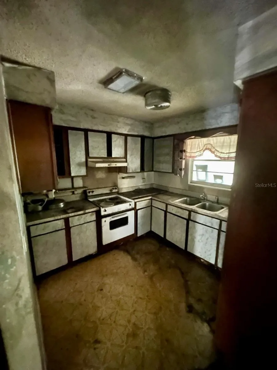 1918 MOUNTAIN LAKE CUTOFF ROAD Lake Wales, FL 33859