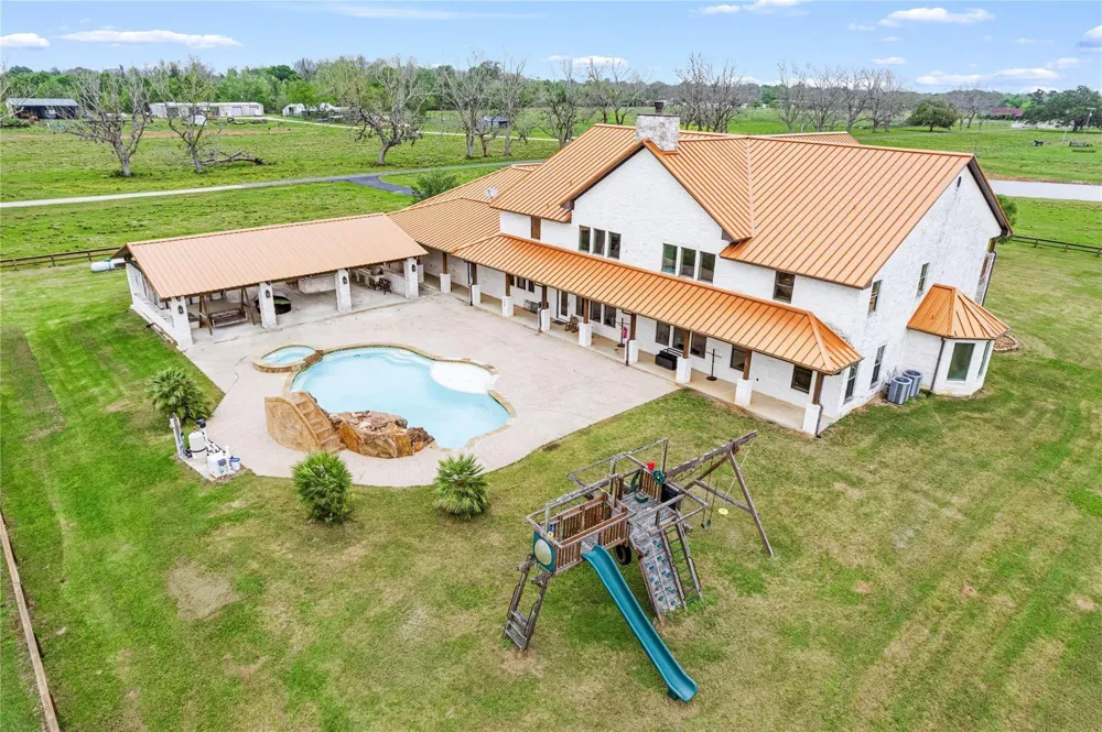 9474 E Fm  524 E Sweeny, TX 77480
