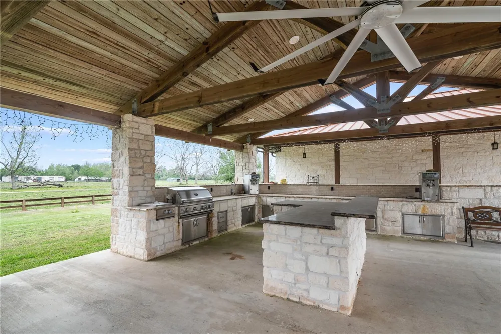 9474 E Fm  524 E Sweeny, TX 77480