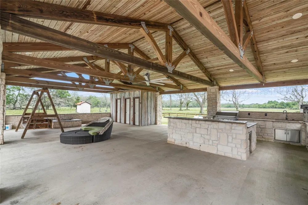 9474 E Fm  524 E Sweeny, TX 77480