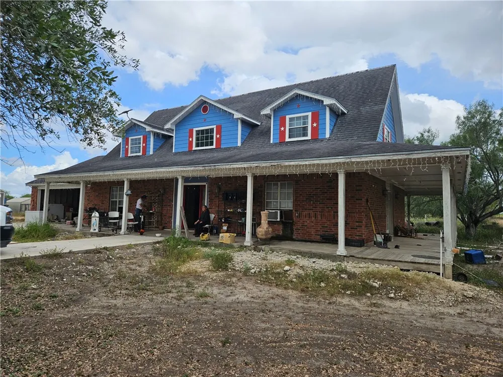 211 County Road 310 Orange Grove, TX 78372