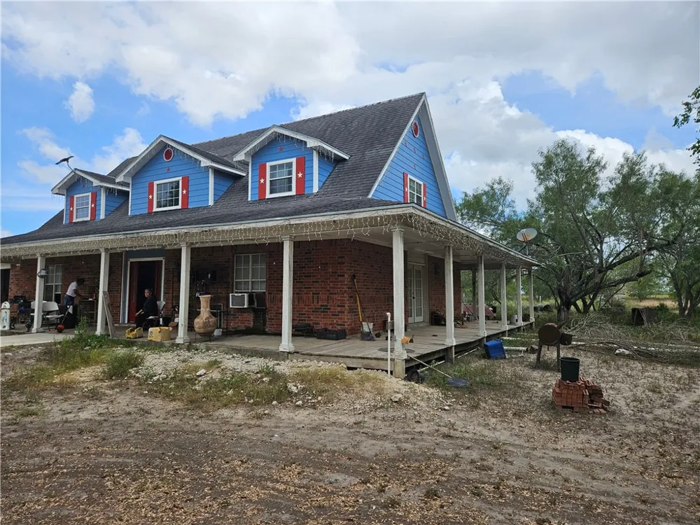 211 County Road 310 Orange Grove, TX 78372