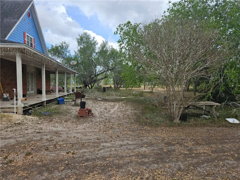 211 County Road 310 Orange Grove, TX 78372