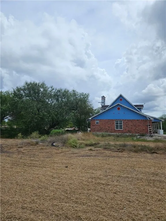 211 County Road 310 Orange Grove, TX 78372