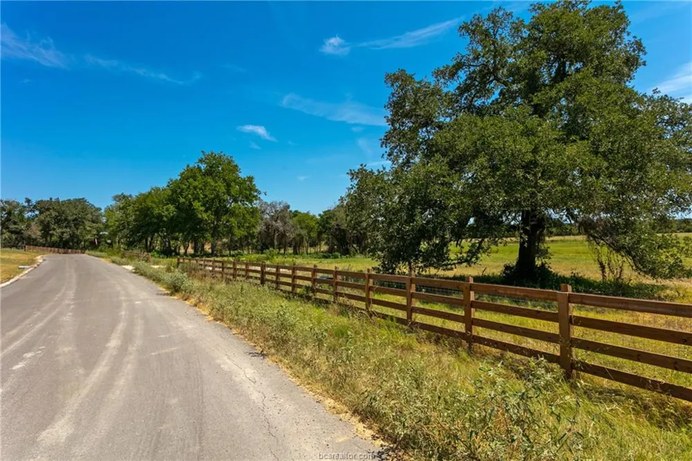 28 FM 166 Caldwell, TX 77836
