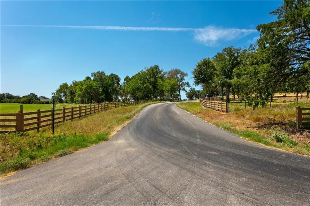 28 FM 166 Caldwell, TX 77836