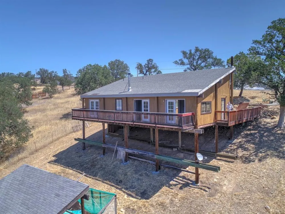 2399 Indian Hill Road Clearlake Oaks, CA 95423