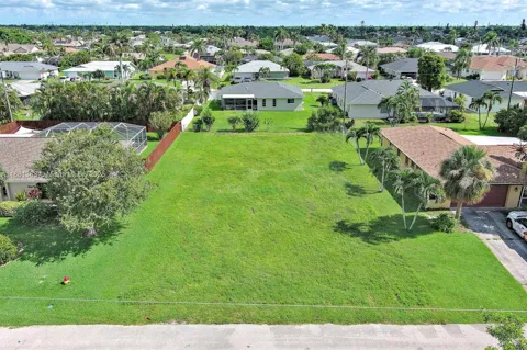 225 SW 46TH TER