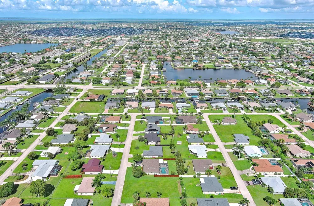 225 SW 46TH TER Cape Coral, FL 33914