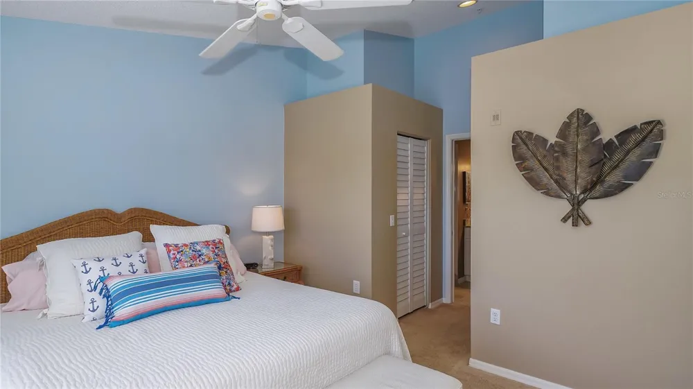 5241 MAHOGANY RUN AVENUE #425 Sarasota, FL 34241