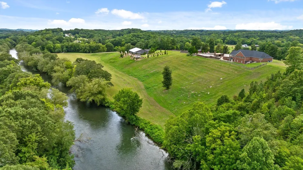 1020 Thomas Road Benton, TN 37307