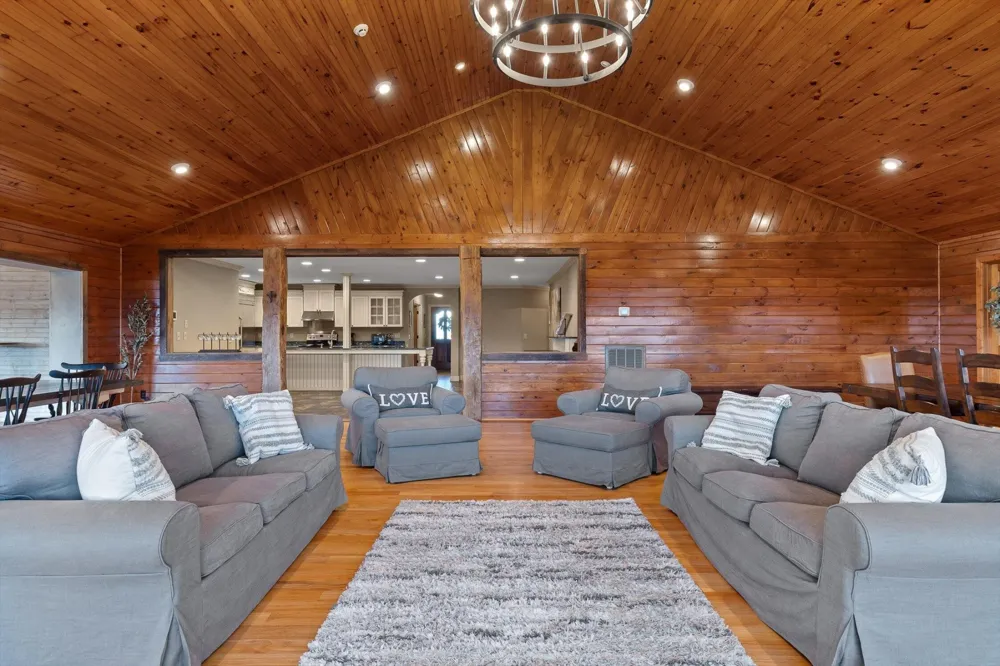 1020 Thomas Road Benton, TN 37307