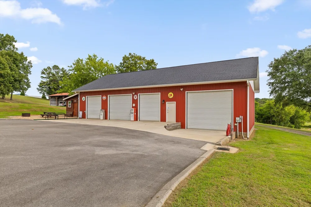 1020 Thomas Road Benton, TN 37307