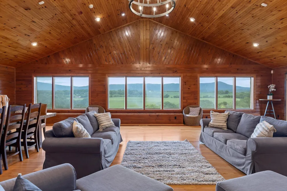 1020 Thomas Road Benton, TN 37307