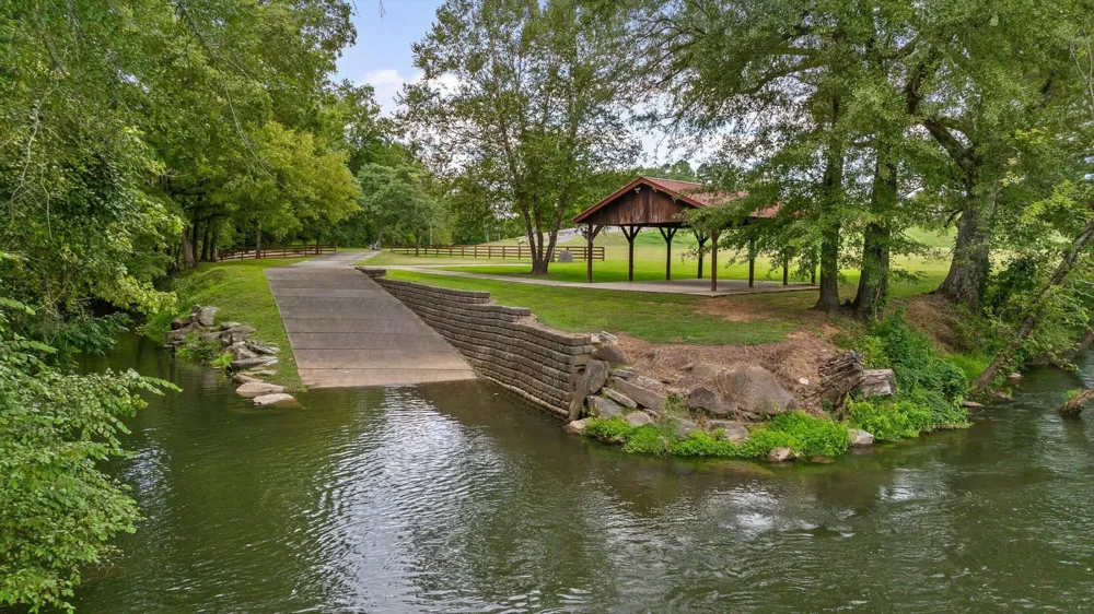 1020 Thomas Road Benton, TN 37307
