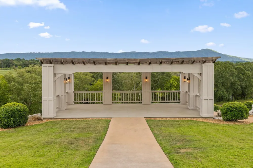 1020 Thomas Road Benton, TN 37307