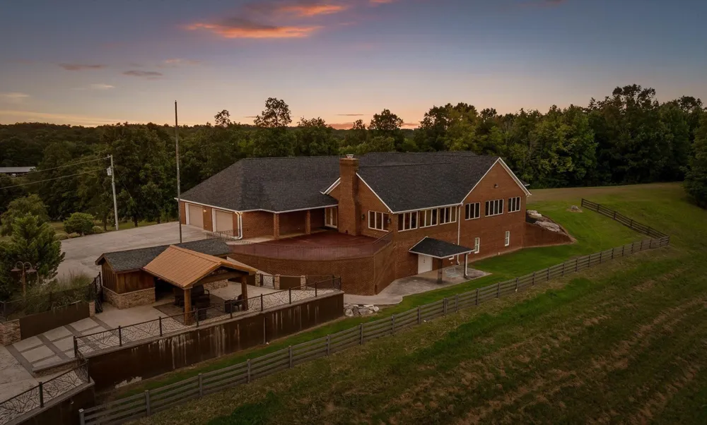 1020 Thomas Road Benton, TN 37307