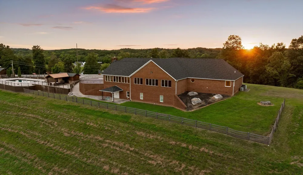 1020 Thomas Road Benton, TN 37307