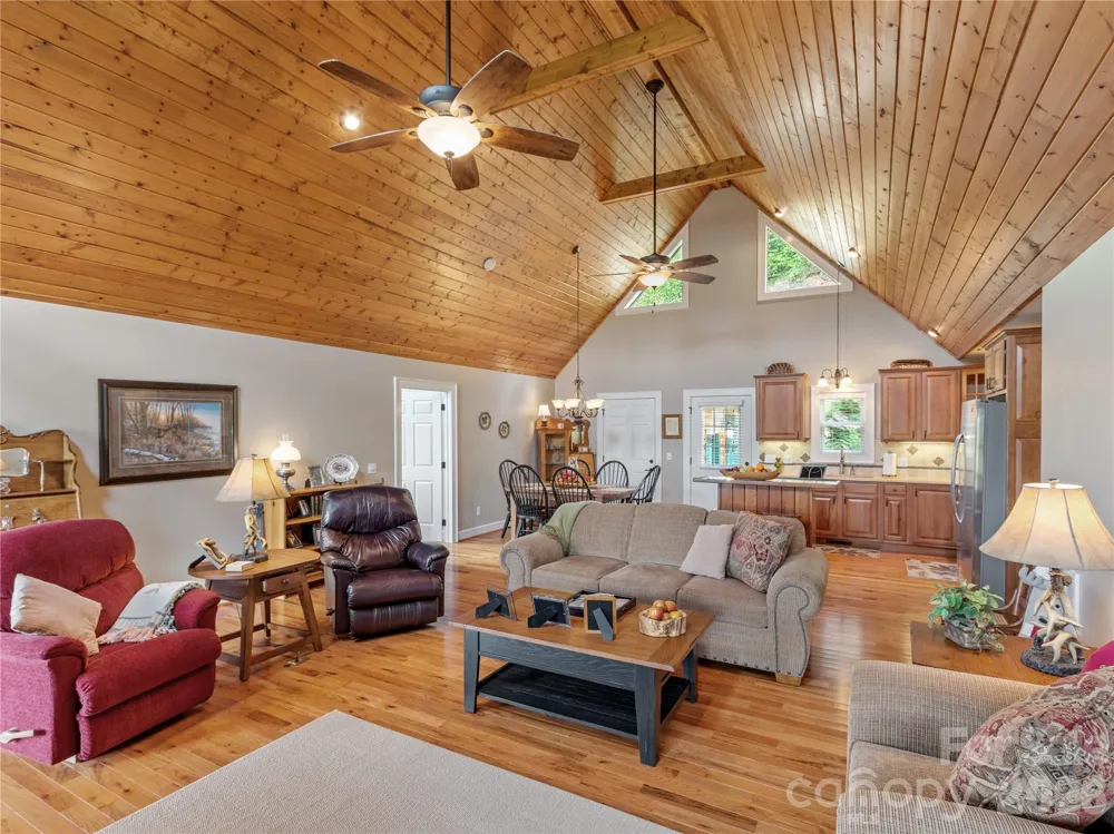370 Appaloosa Trail Burnsville, NC 28714