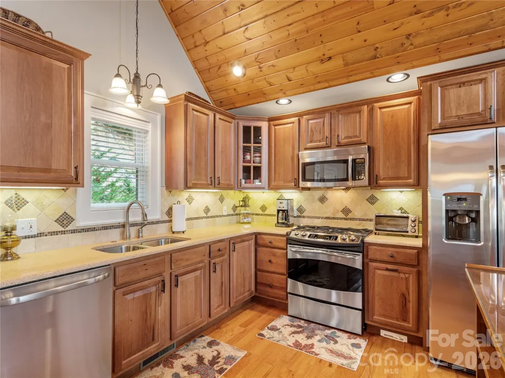 370 Appaloosa Trail Burnsville, NC 28714