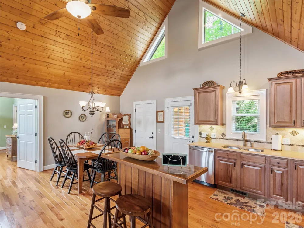 370 Appaloosa Trail Burnsville, NC 28714