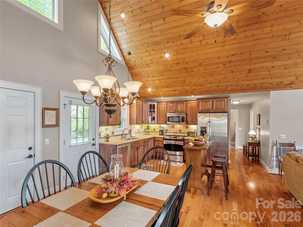 370 Appaloosa Trail Burnsville, NC 28714