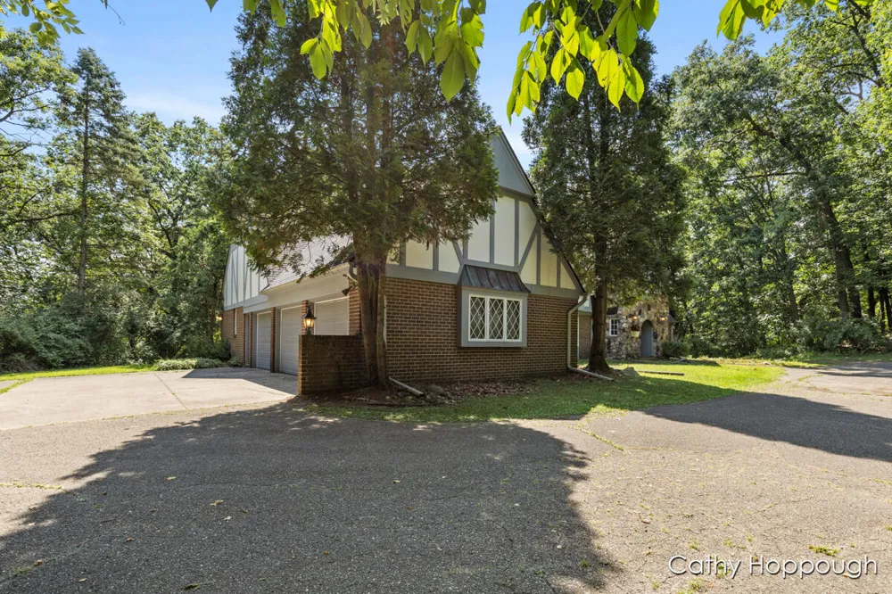 735 Prairie Creek Road Ionia, MI 48846