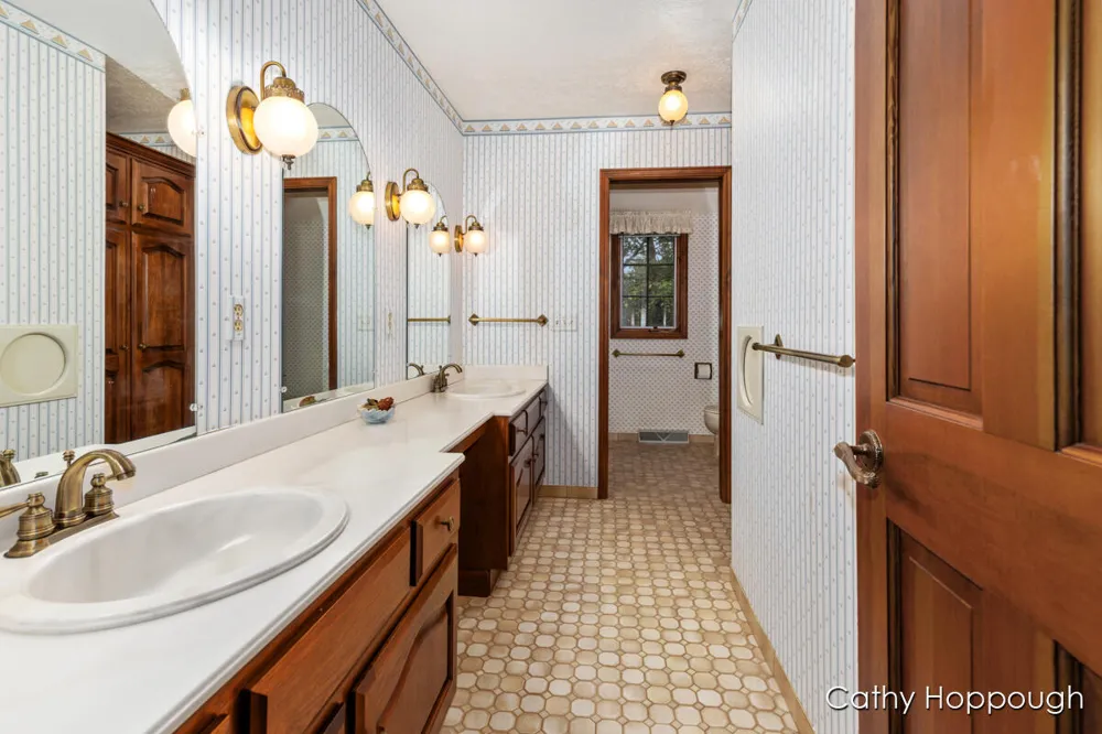 735 Prairie Creek Road Ionia, MI 48846