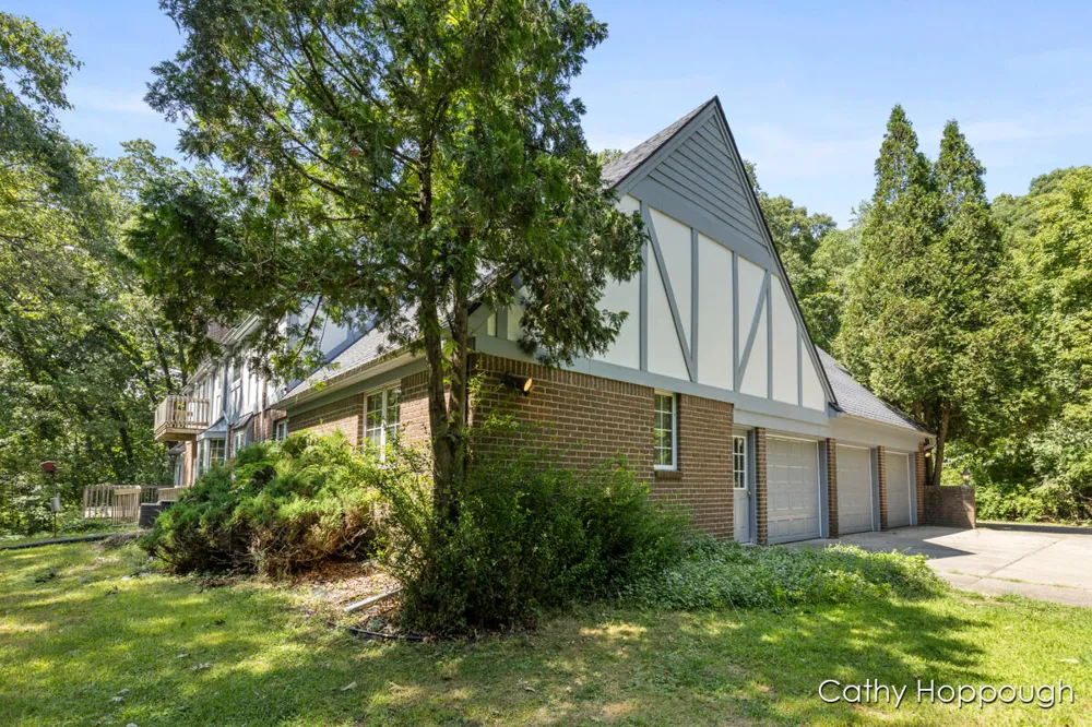 735 Prairie Creek Road Ionia, MI 48846