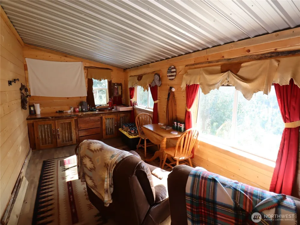 1733 Old CC Road Addy, WA 99101