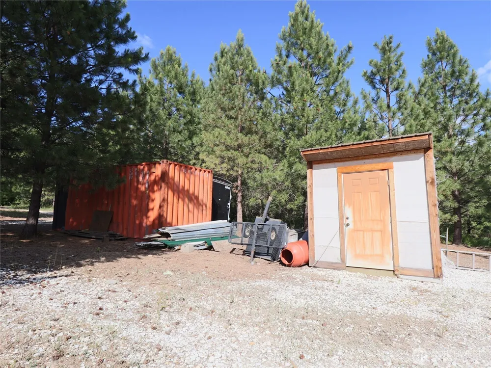 1733 Old CC Road Addy, WA 99101