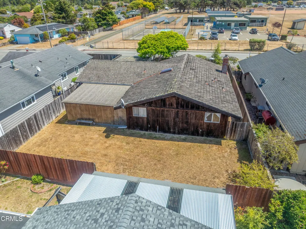 215 S Sanderson Way Fort Bragg, CA 95437