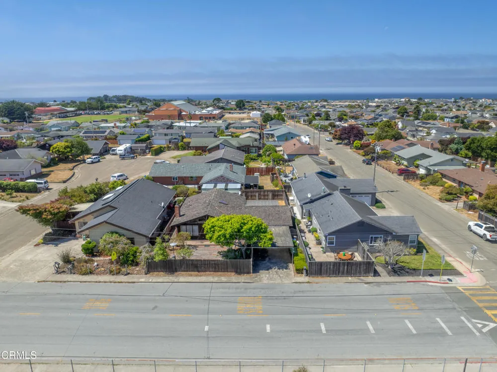 215 S Sanderson Way Fort Bragg, CA 95437