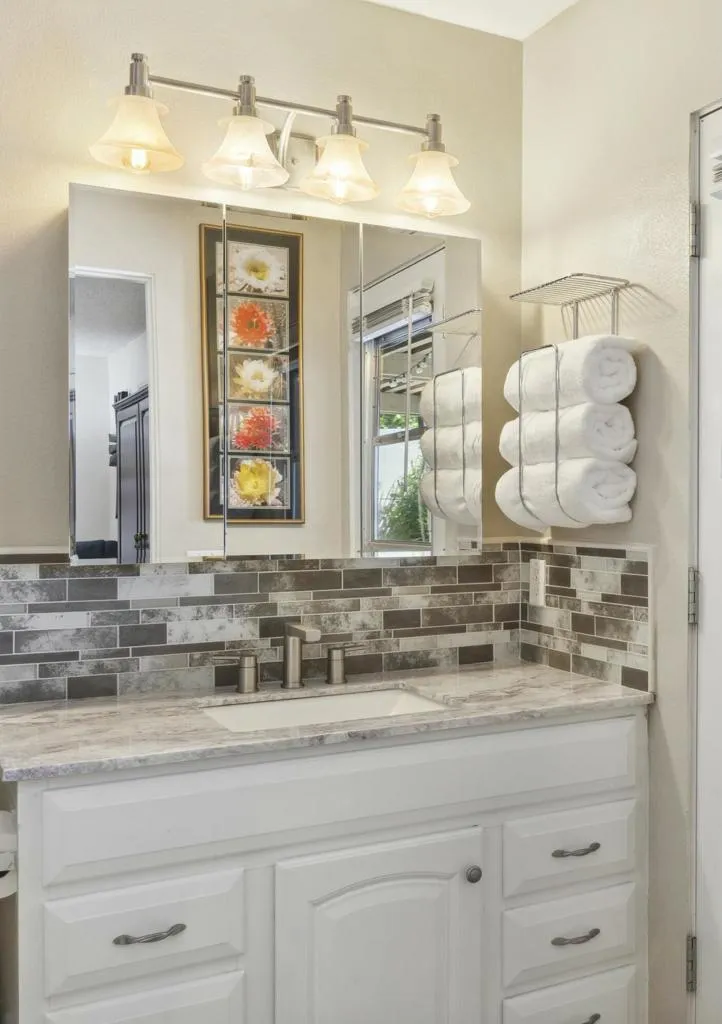 37369 Bankside Drive Cathedral City, CA 92234