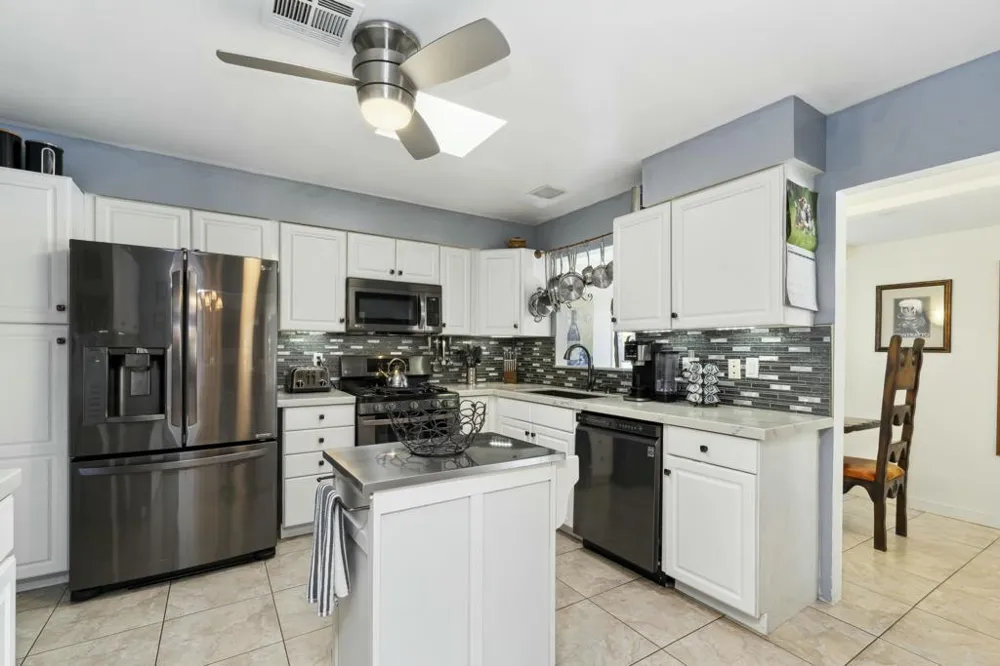 37369 Bankside Drive Cathedral City, CA 92234