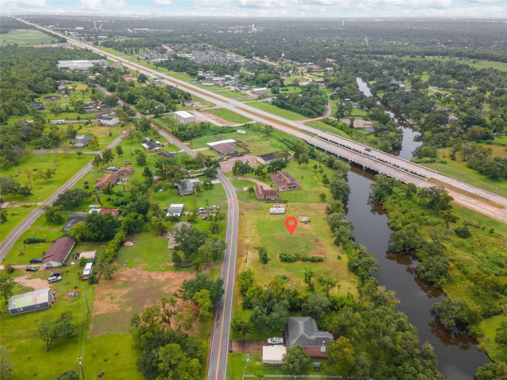 315 Edgewater Street Clute, TX 77531