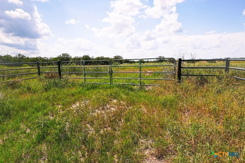 4810 Burke Road Flatonia, TX 78941