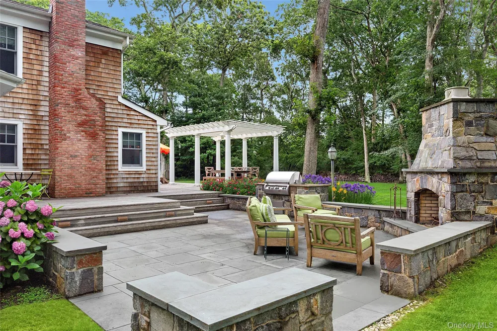 55 Cedar Lane W Remsenburg, NY 11960
