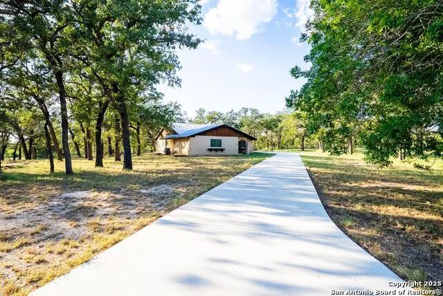 580 Rangeland Rd Seguin, TX 78155