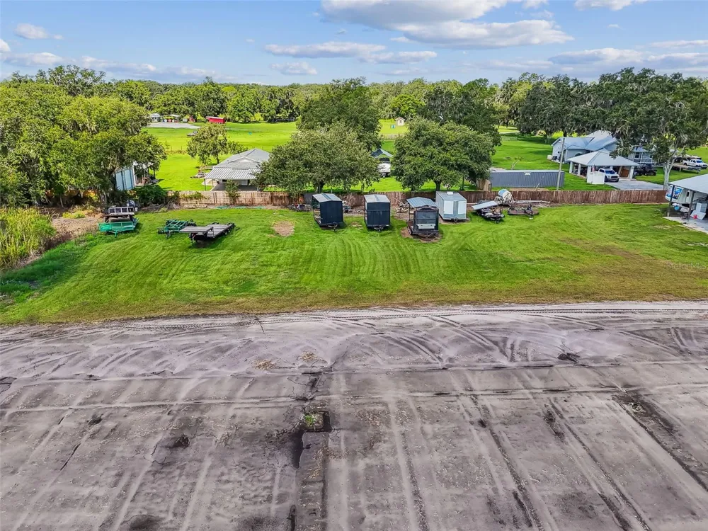 1715 W SAM ALLEN ROAD Plant City, FL 33565