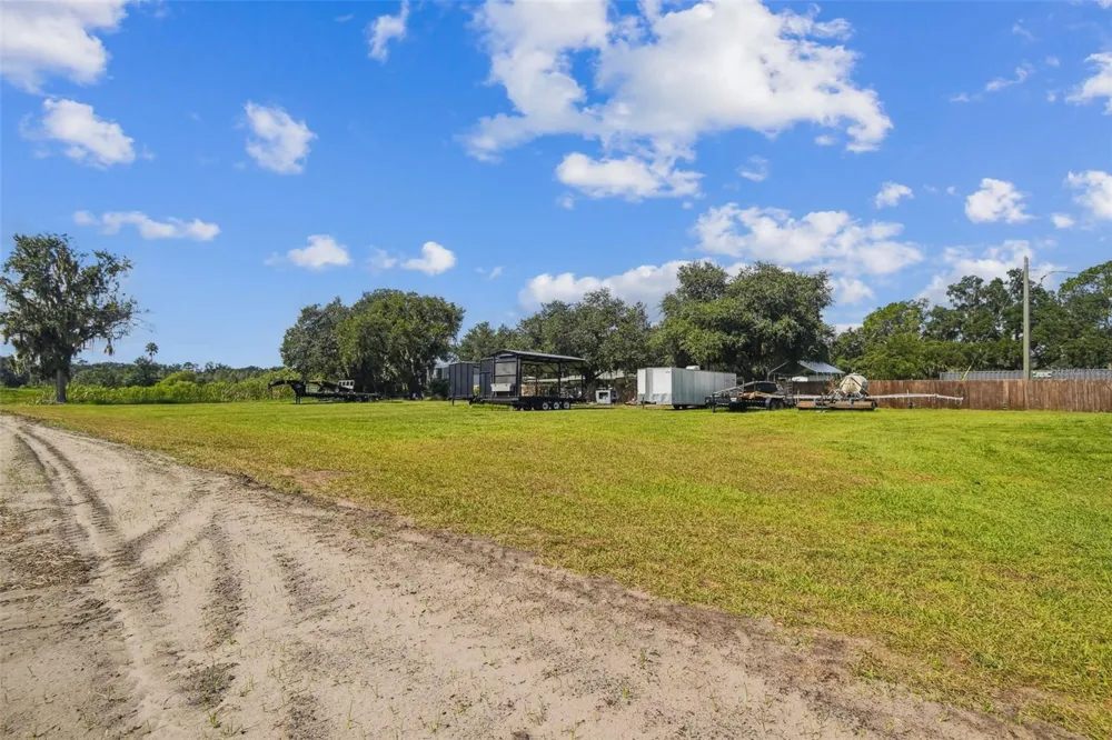 1715 W SAM ALLEN ROAD Plant City, FL 33565
