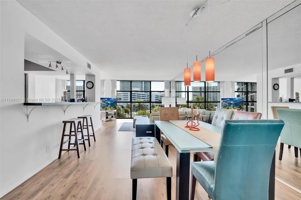 600 Parkview Dr #422(+DEN) Hallandale Beach, FL 33009