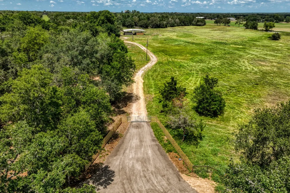 1922 County Road 324 Caldwell, TX 77836